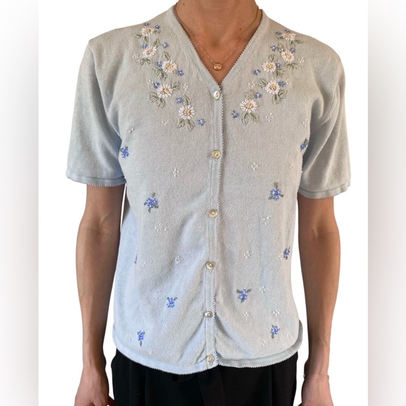Carolyn Taylor Sweaters - Carolyn Taylor Preppy 90’s Embroidered Floral Breathable Button Spring Cardigan